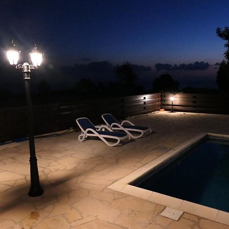 Lilly Villa Peyia Exterior photo