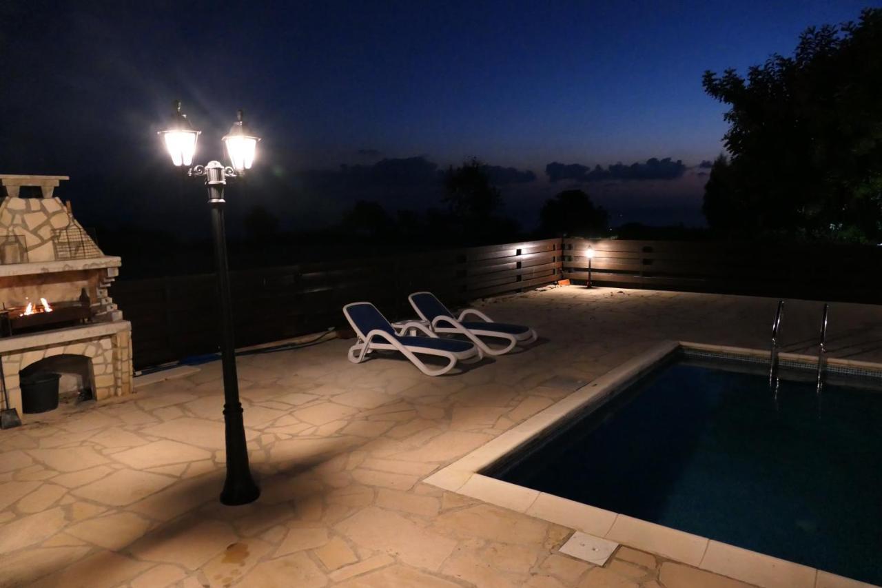 Lilly Villa Peyia Exterior photo